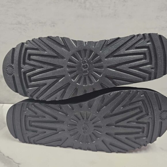 UGG Women's Highland Hi Heritage Boot - 9.5 - Picture 9 of 11